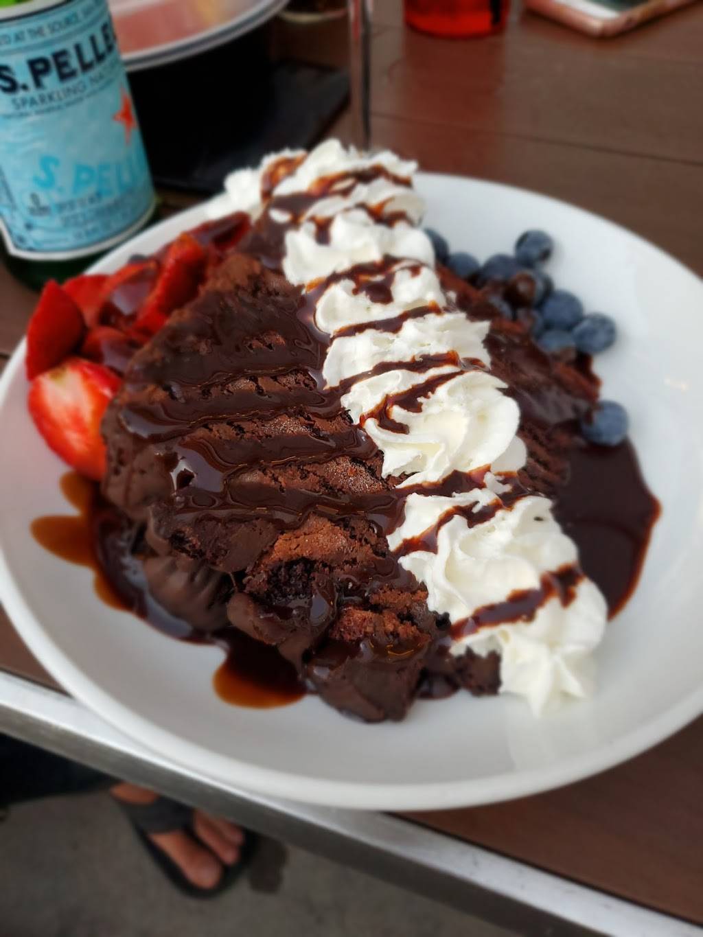 Bar Harbor | restaurant | 100 State St, Harbor Springs, MI 49740, USA | 2315262671 OR +1 231-526-2671