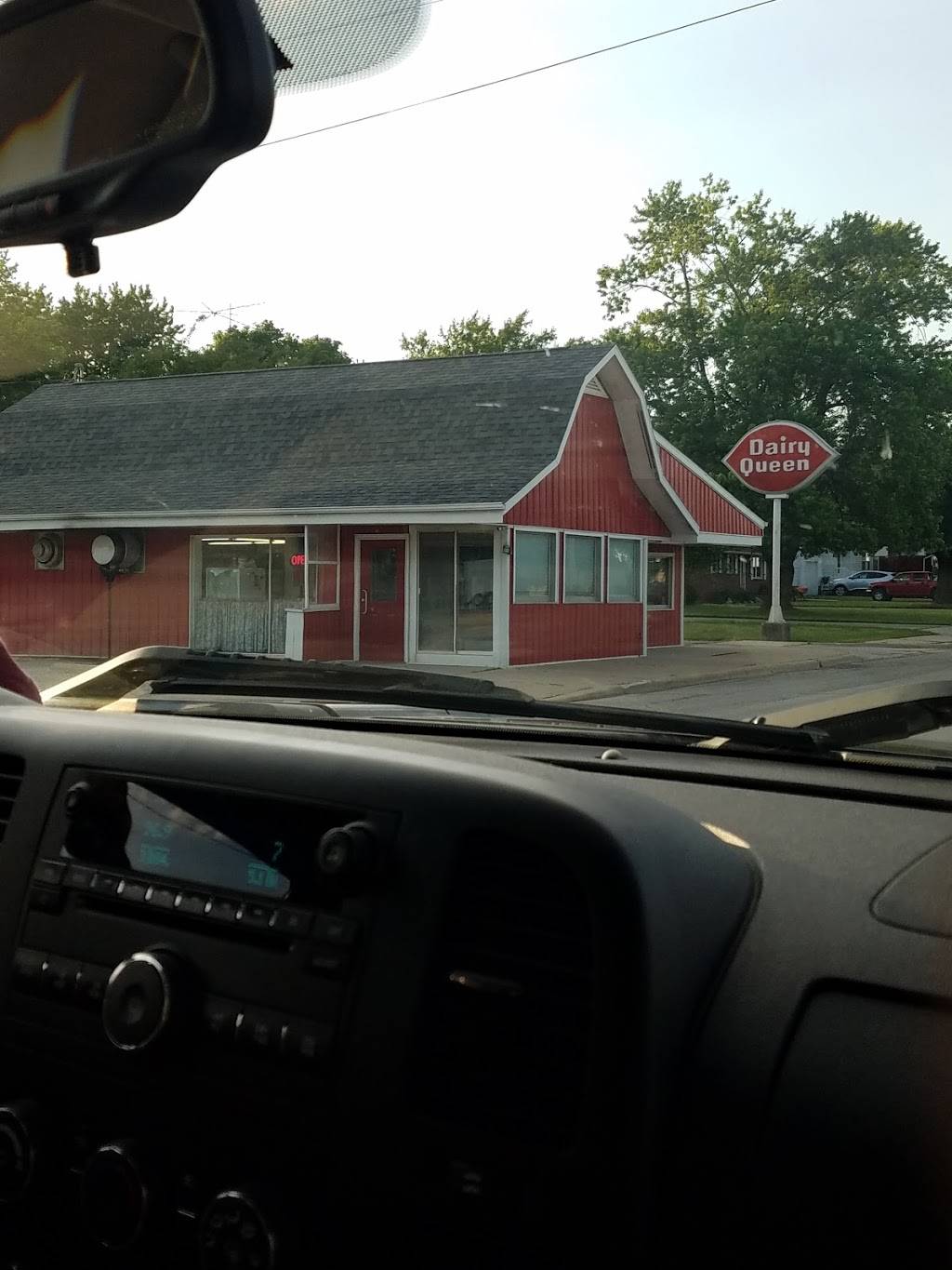Dairy Queen Store | restaurant | 500 N 2nd St, Cissna Park, IL 60924, USA | 8154572368 OR +1 815-457-2368