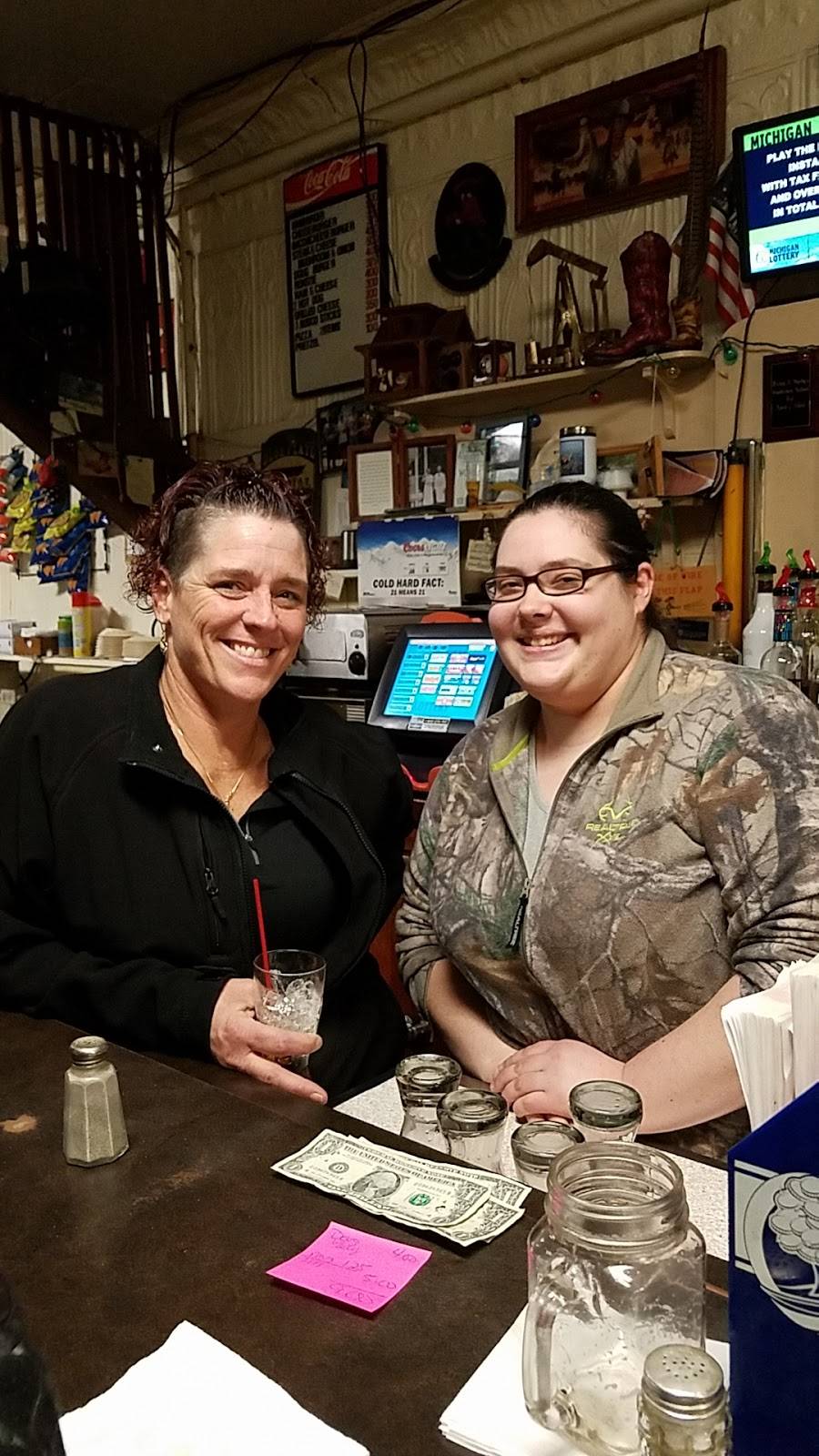 Pickle & Shellys Good Time | restaurant | 6471 Center St, Unionville, MI 48767, USA | 9896748672 OR +1 989-674-8672