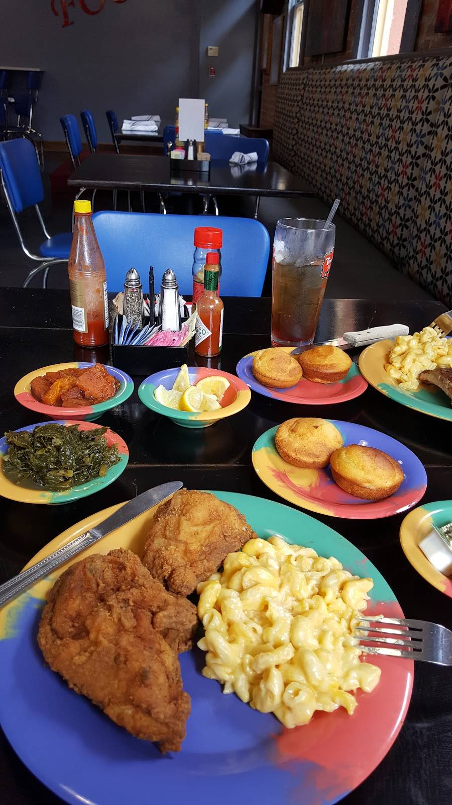 Tony Gs Soul Food | night club | 915 S Hackberry, San Antonio, TX 78210, USA | 2104511234 OR +1 210-451-1234