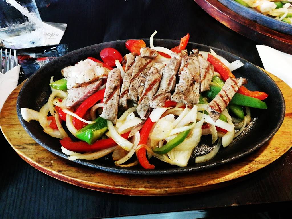 Hoops Sports Bar & Grill | restaurant | 4207 Keele St, North York, ON M3J 3T8, Canada | 4166614667 OR +1 416-661-4667