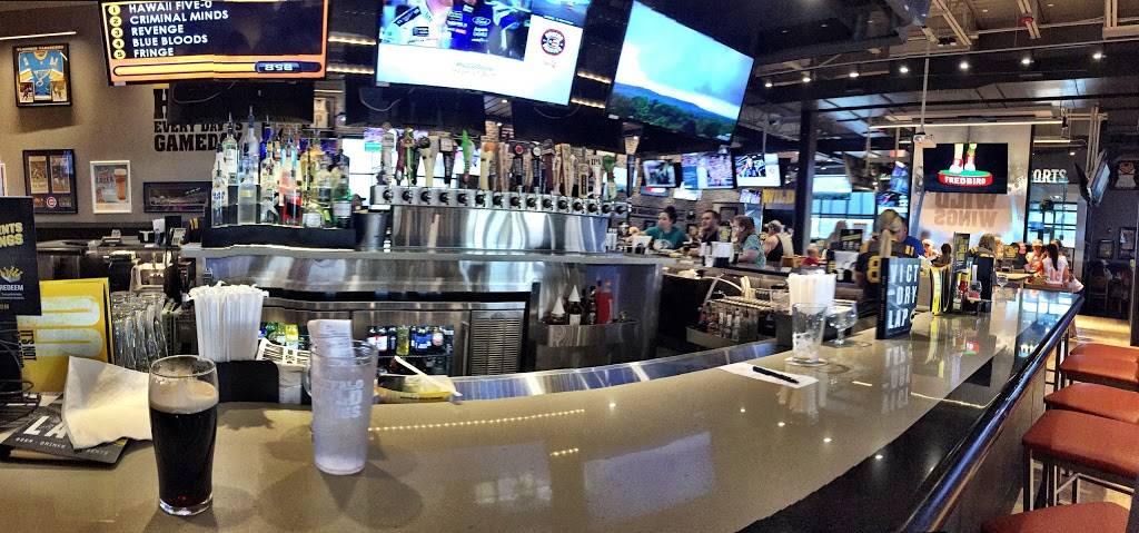 Buffalo Wild Wings | meal takeaway | 1311 Halfway Rd, Marion, IL 62959, USA | 6189979464 OR +1 618-997-9464