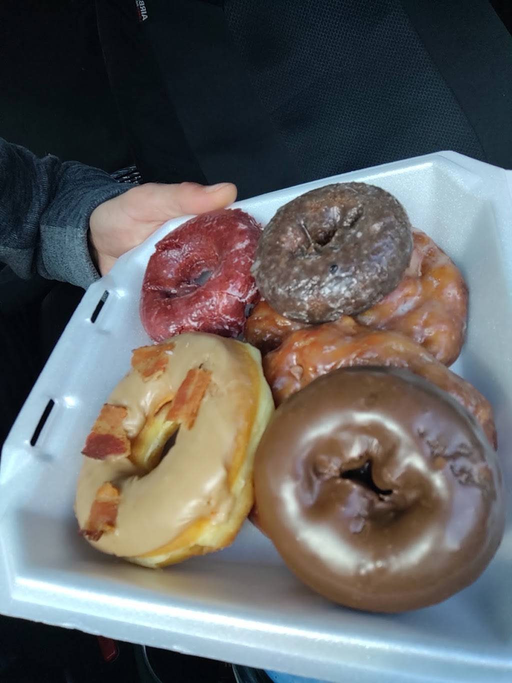 BuckN Good Donuts | restaurant | 6625 Maynardville Pike, Knoxville, TN 37918, USA | 8653774011 OR +1 865-377-4011