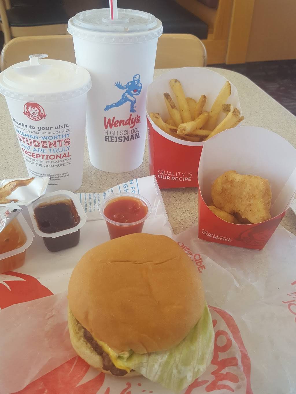 Wendys | restaurant | 2662 E Thompson Blvd, Ventura, CA 93003, USA | 8056487325 OR +1 805-648-7325