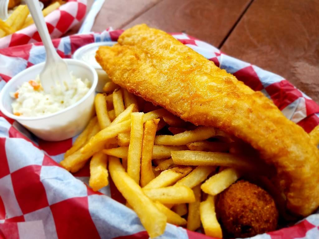 Scalawags Whitefish & Chips | restaurant | 226 E Central Ave, Mackinaw City, MI 49701, USA | 2314367777 OR +1 231-436-7777