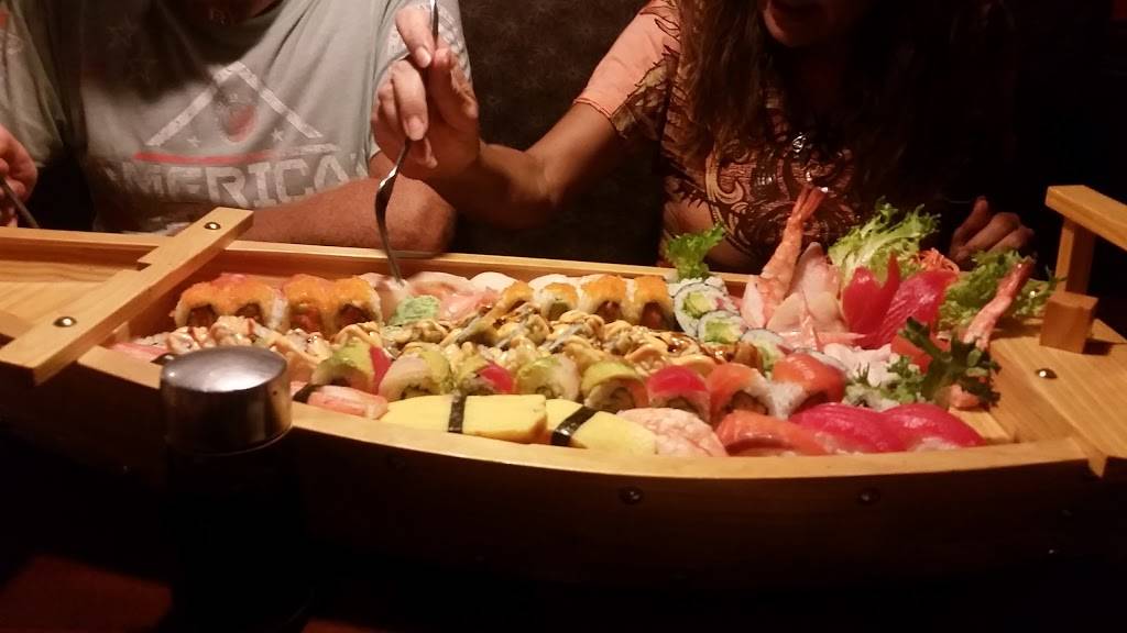 Fujiyama Japanese Steakhouse | restaurant | 3000 W Deyoung St #156, Marion, IL 62959, USA | 6189939686 OR +1 618-993-9686