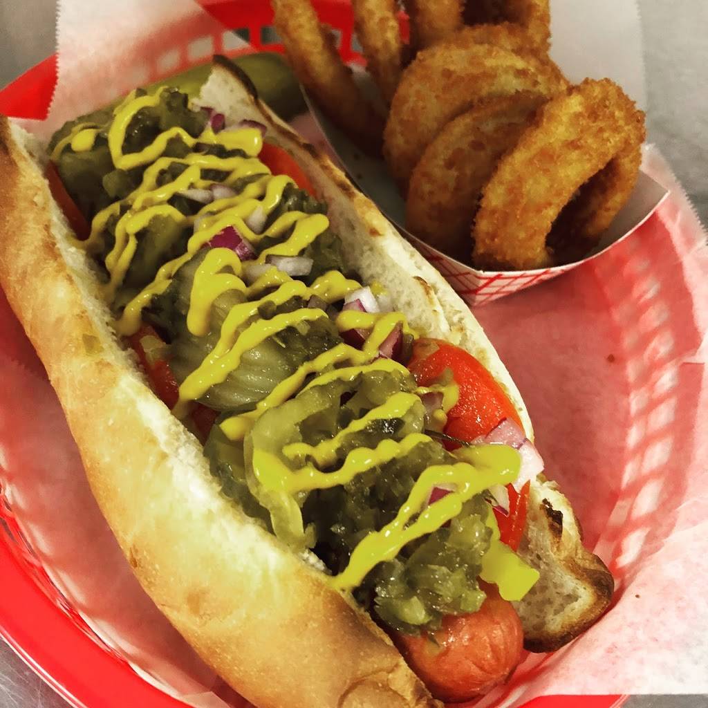 Phillys Cafe & Deli | restaurant | 55 New Orleans Rd #102, Hilton Head Island, SC 29928, USA | 8437859966 OR +1 843-785-9966