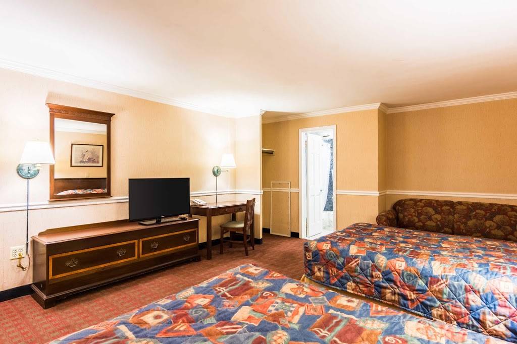 Rodeway Inn | restaurant | 9700 Fairfax Blvd, Fairfax, VA 22031, USA | 5719219095 OR +1 571-921-9095