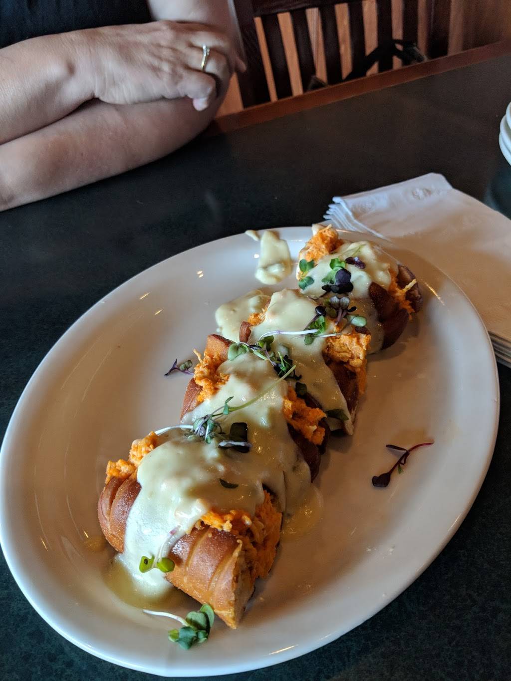 Rocs Grill & Bar | restaurant | 500 Wessel Dr, Fairfield, OH 45014, USA | 5138057250 OR +1 513-805-7250