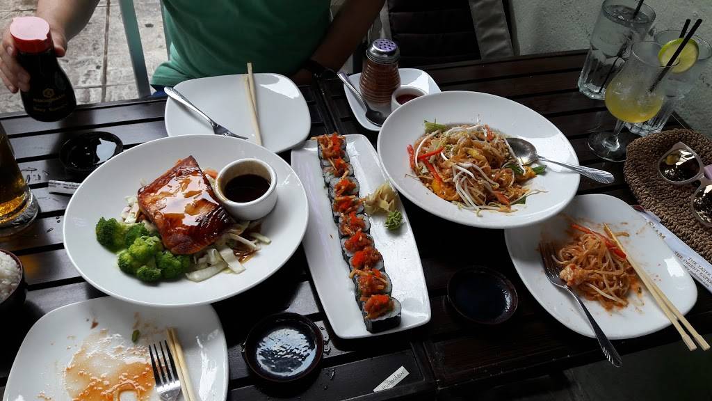 Lario’s On The Beach | restaurant | 820 Ocean Dr, Miami Beach, FL 33139, USA | 3055329577 OR +1 305-532-9577