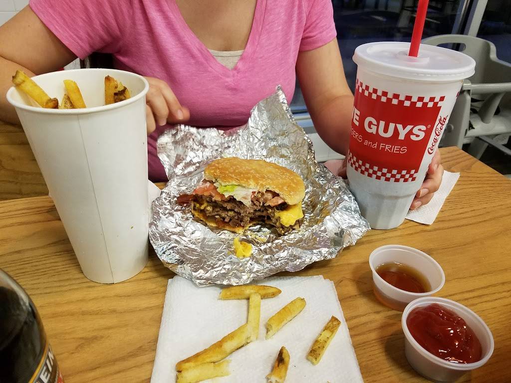 Five Guys | meal takeaway | 2800 41st St NW, Rochester, MN 55901, USA | 5072881464 OR +1 507-288-1464