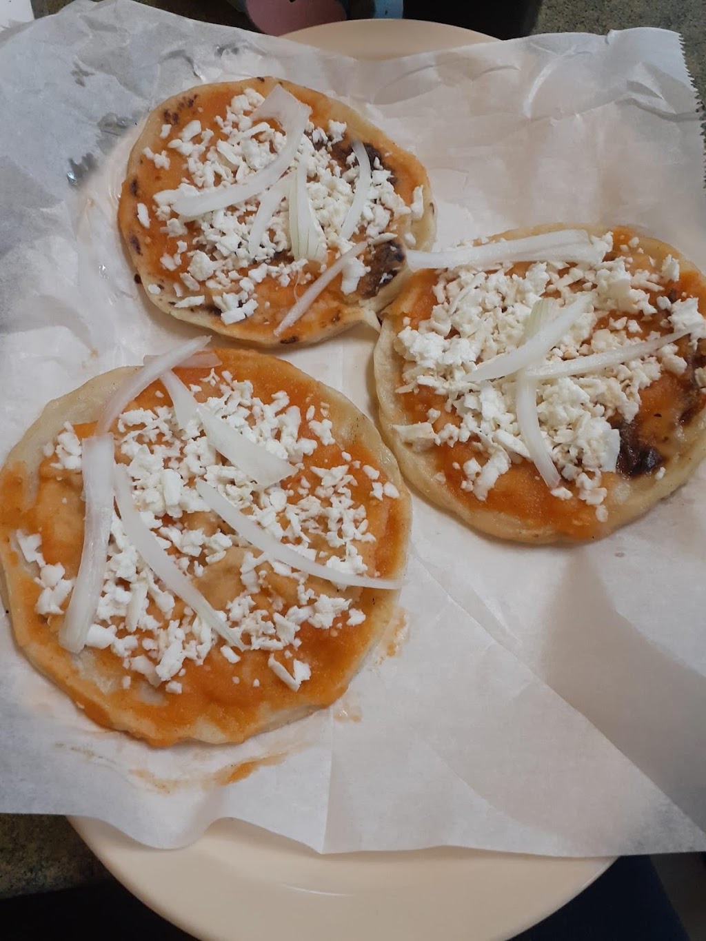 Genesis Leal Restaurant | restaurant | 3220 San Bernardo Ave, Laredo, TX 78040, USA | 9565682052 OR +1 956-568-2052