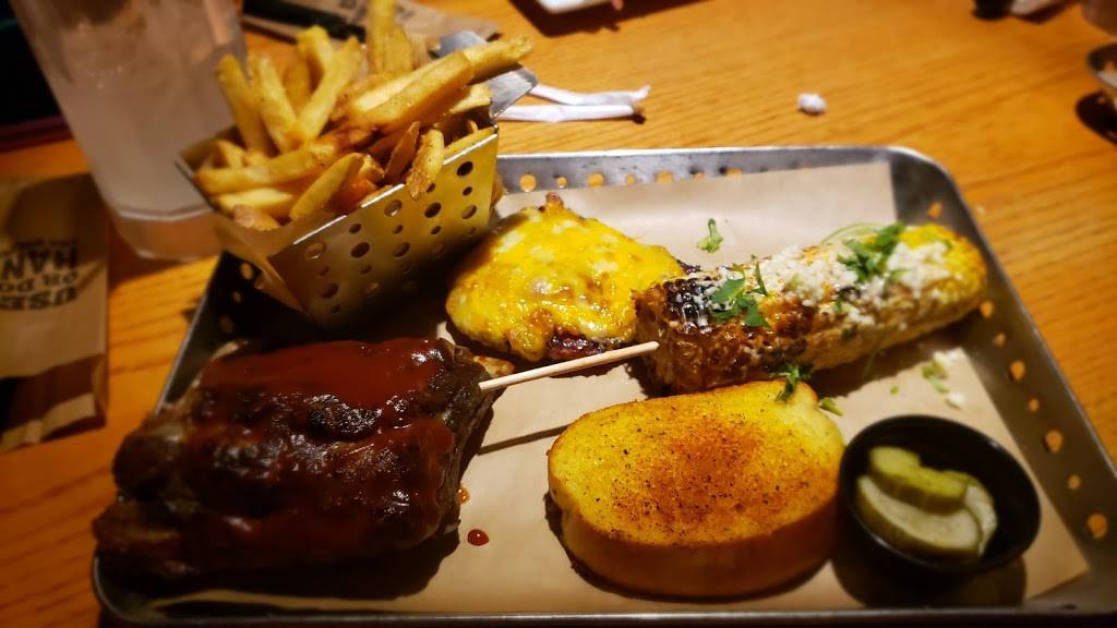 Chilis Grill & Bar | meal takeaway | 50 Middle Ave, Holtsville, NY 11742, USA | 6316543834 OR +1 631-654-3834