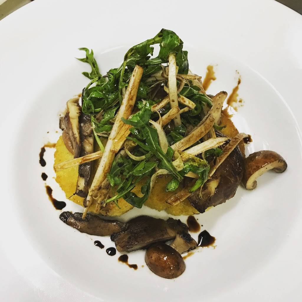 Dukes Alehouse and Kitchen | restaurant | 110 N Main St, Crystal Lake, IL 60014, USA | 8153569980 OR +1 815-356-9980