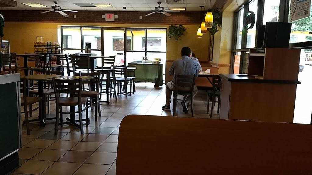 Subway | restaurant | 1573 S Lumpkin St, Athens, GA 30605, USA | 7065480080 OR +1 706-548-0080