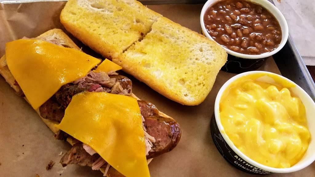 Dickeys Barbecue Pit | restaurant | 311 E Clairemont Ave, Eau Claire, WI 54701, USA | 7158309790 OR +1 715-830-9790