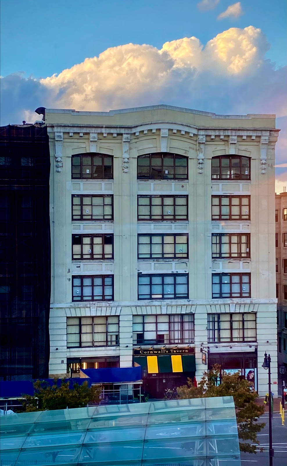 Cornwalls | restaurant | 644 Beacon St, Boston, MA 02215, USA | 6172623749 OR +1 617-262-3749