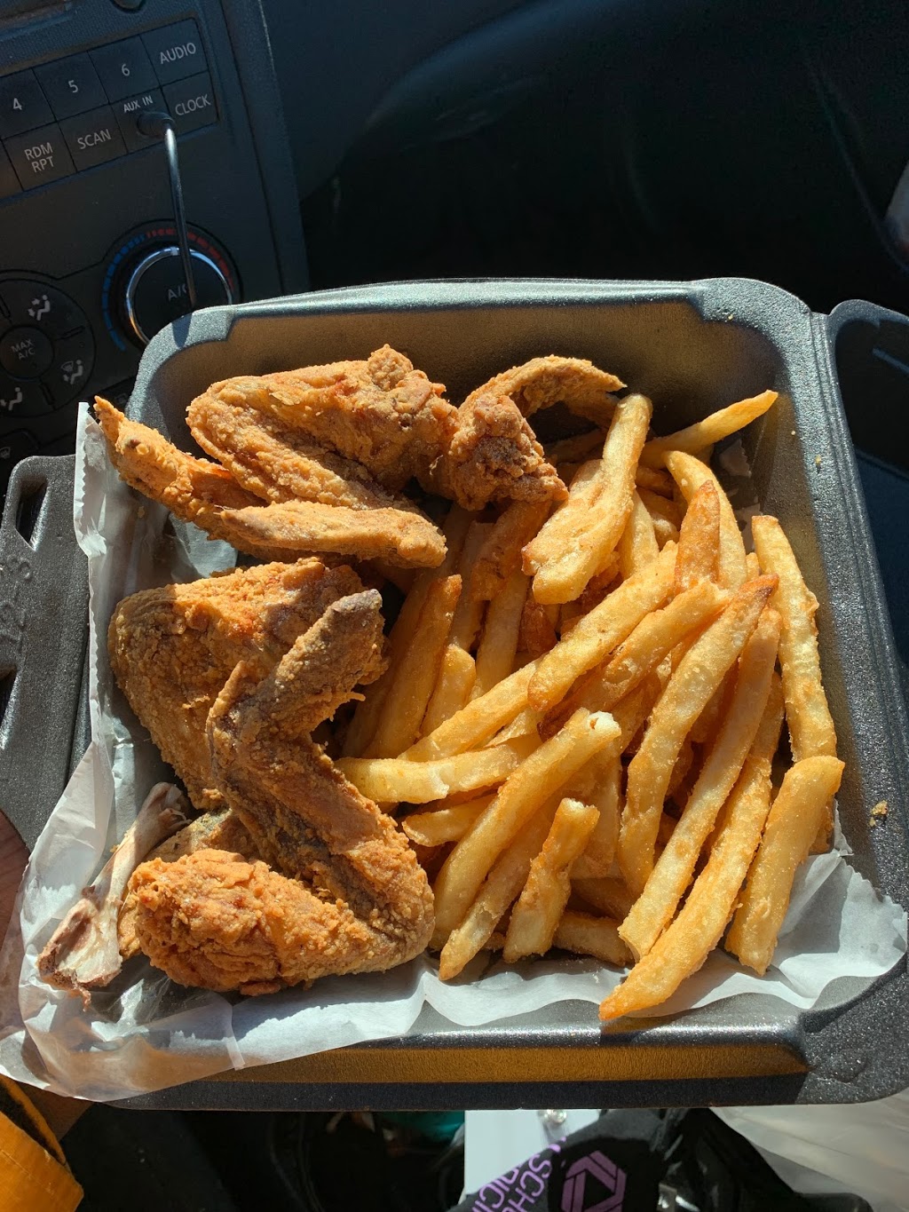 2 WINGZ | restaurant | 848 S Grand Ave E, Springfield, IL 62703, USA | 2176701895 OR +1 217-670-1895