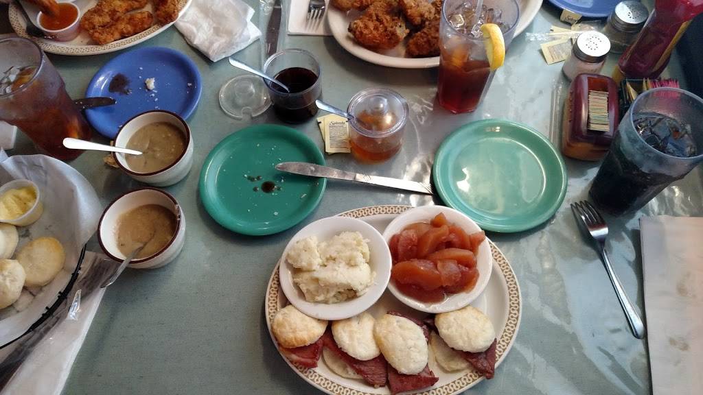 The Beacon Light Tea Room | restaurant | 6276 TN-100, Bon Aqua, TN 37025, USA | 9316703880 OR +1 931-670-3880