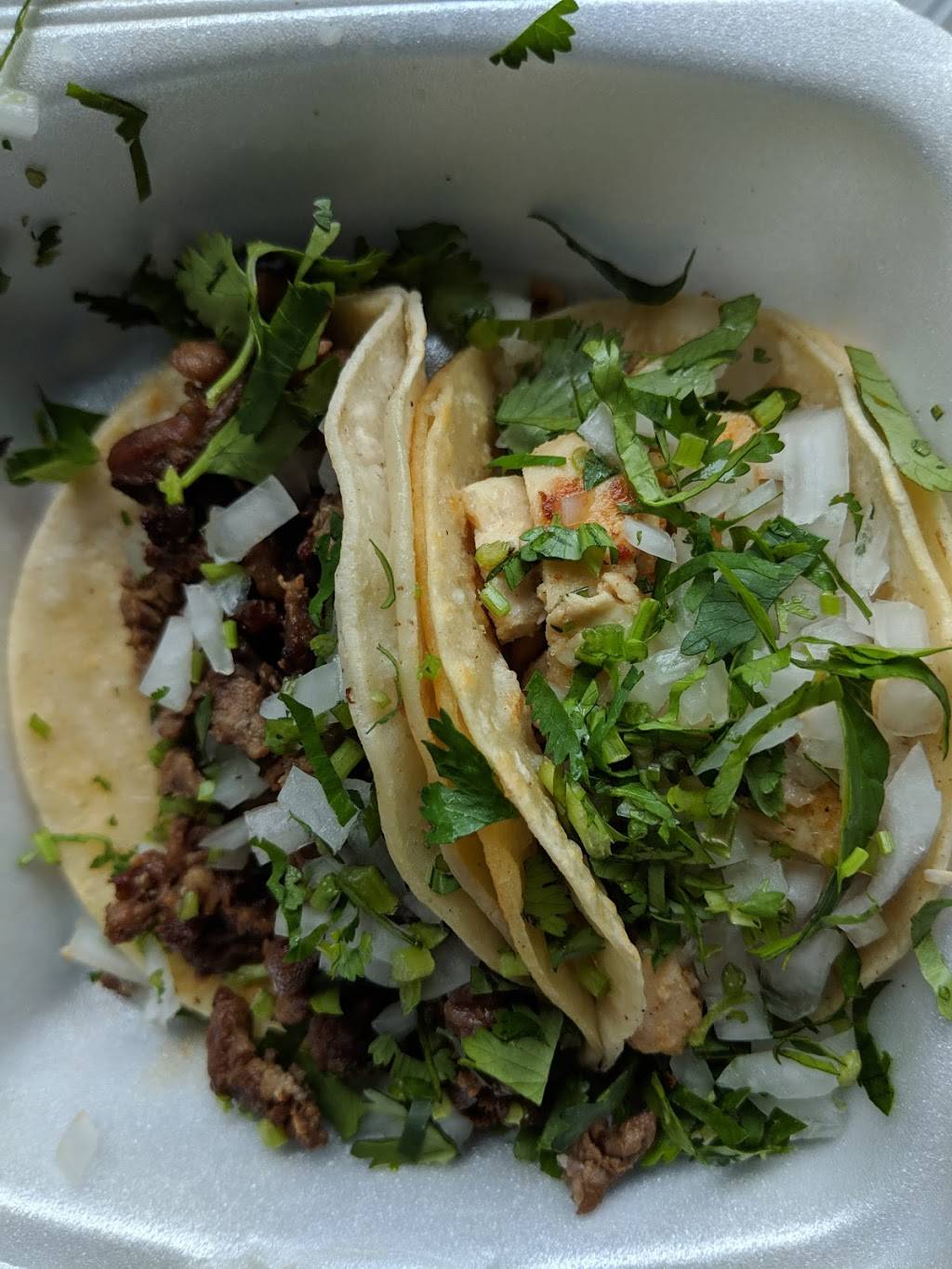 Tacos La Banqueta Puro D.F. | restaurant | 7233 Gaston Ave, Dallas, TX 75214, USA | 2143244445 OR +1 214-324-4445