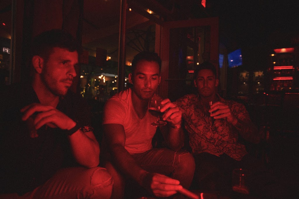Española Cigar Bar & Lounge | night club | 409 Española Way, Miami Beach, FL 33139, USA | 3056043432 OR +1 305-604-3432