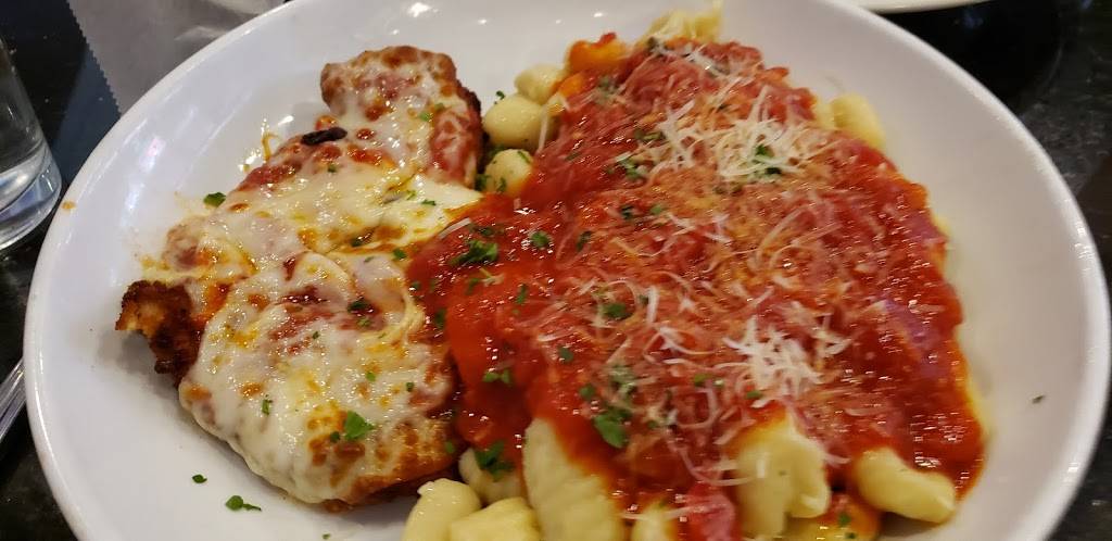 Amiccis of Little Italy | restaurant | 231 S High St, Baltimore, MD 21202, USA | 4105281096 OR +1 410-528-1096