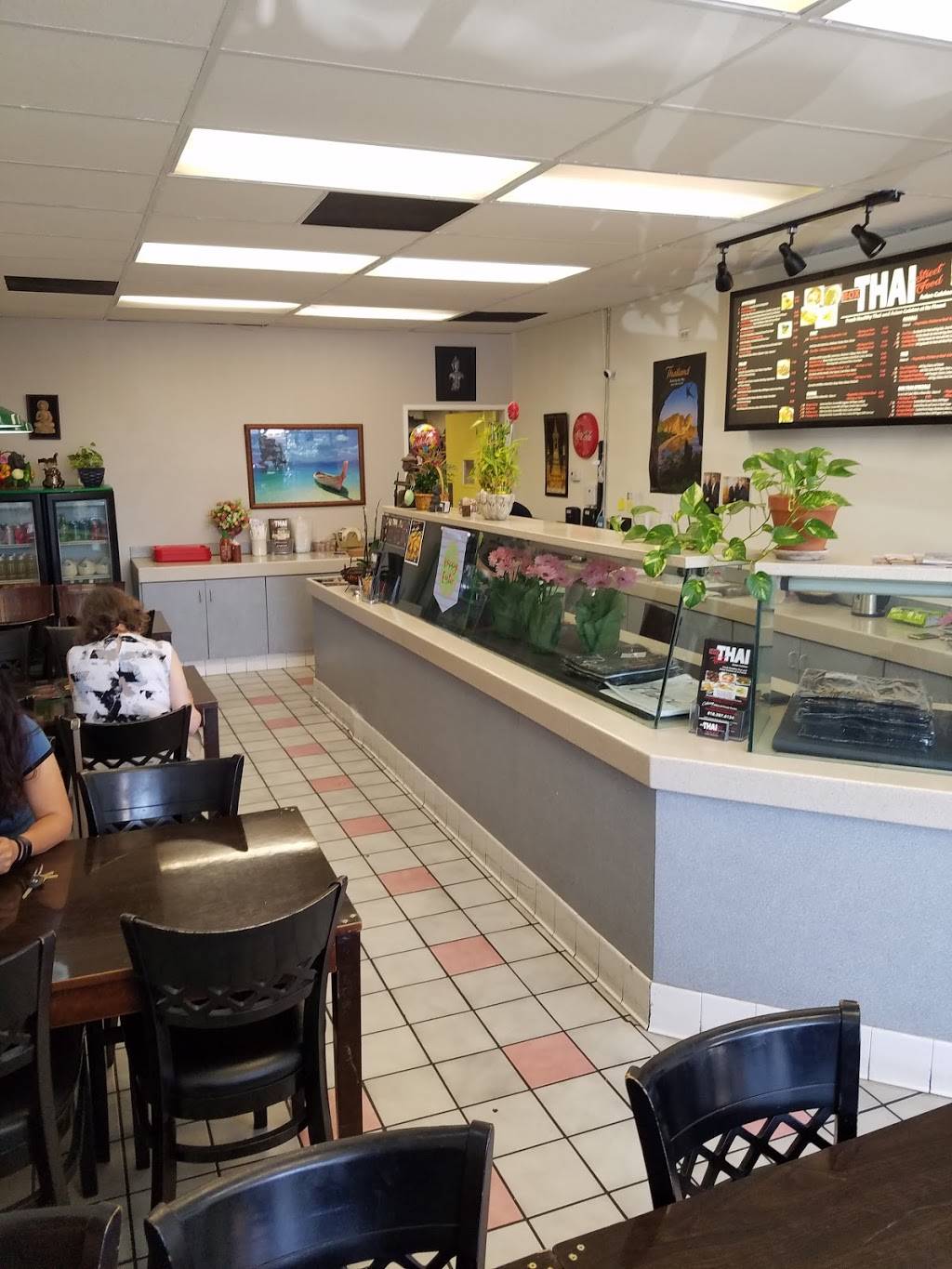 Box Thai Street Food | restaurant | 16851 Victory Blvd, Lake Balboa, CA 91406, USA | 8183876134 OR +1 818-387-6134