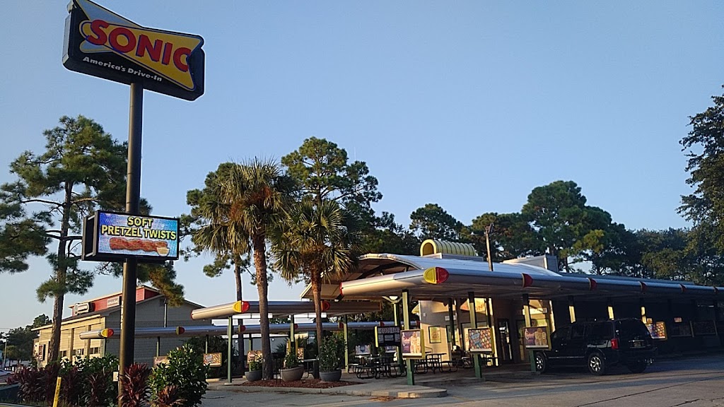 Sonic Drive-In | restaurant | 2021 Thomas Dr, Panama City Beach, FL 32408, USA | 8502334473 OR +1 850-233-4473