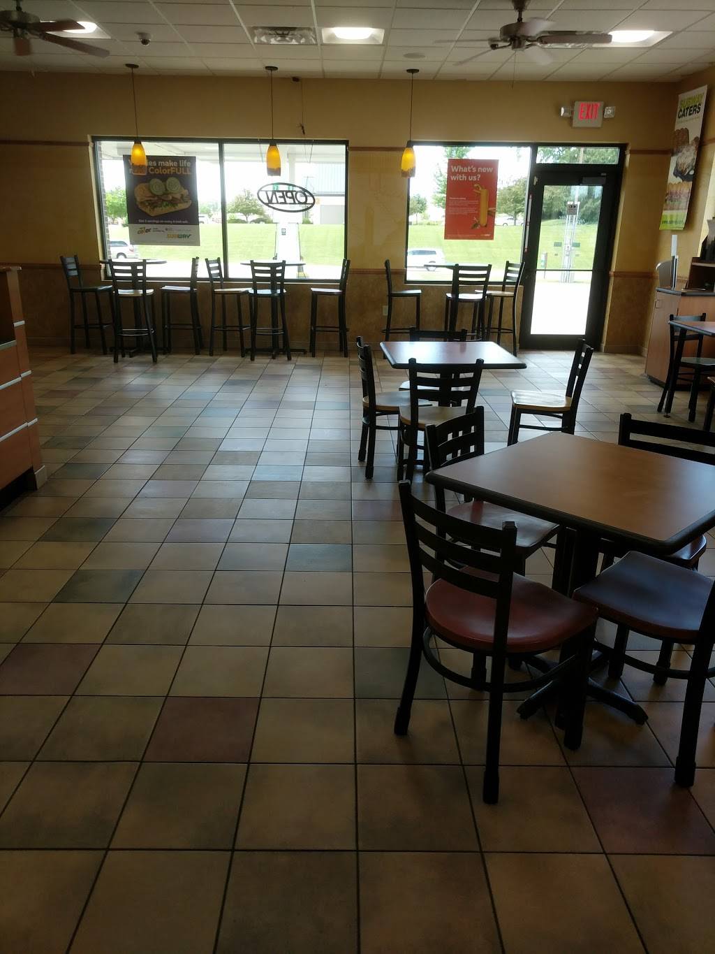 Subway | restaurant | 2150 Twin Valley Dr, Dubuque, IA 52003, USA | 5635561611 OR +1 563-556-1611