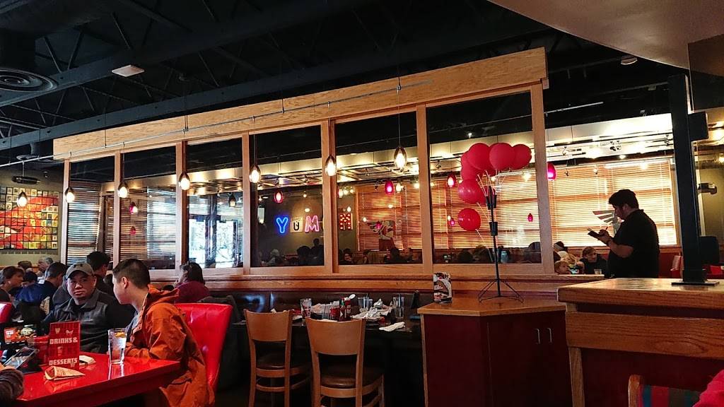 Red Robin Gourmet Burgers and Brews | restaurant | 21045 Dulles Town Cir, Sterling, VA 20166, USA | 7034210038 OR +1 703-421-0038