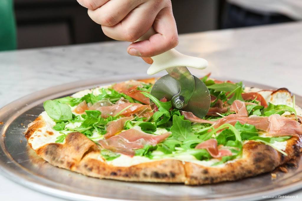 Grimaldis Coal Brick-Oven Pizzeria | restaurant | 1646 Litchfield Turnpike, Woodbridge, CT 06525, USA | 2035539889 OR +1 203-553-9889