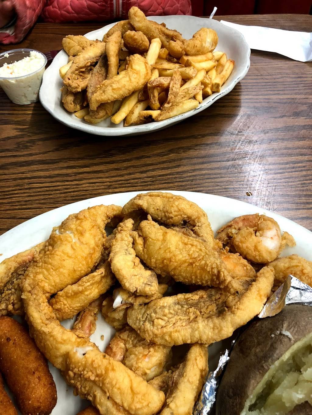 Colonial Fish Camp | restaurant | 1607 Cherokee Ave, Gaffney, SC 29340, USA | 8644877366 OR +1 864-487-7366