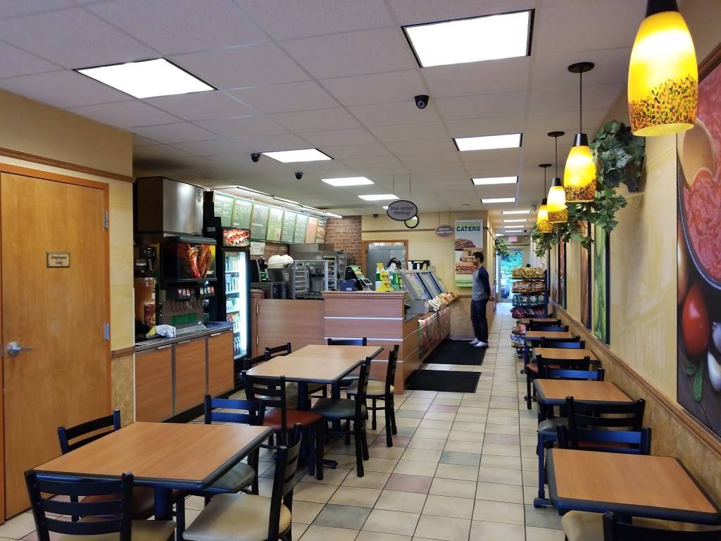 Subway | restaurant | 30 Hyde Ave, Vernon, CT 06066, USA | 8608719273 OR +1 860-871-9273