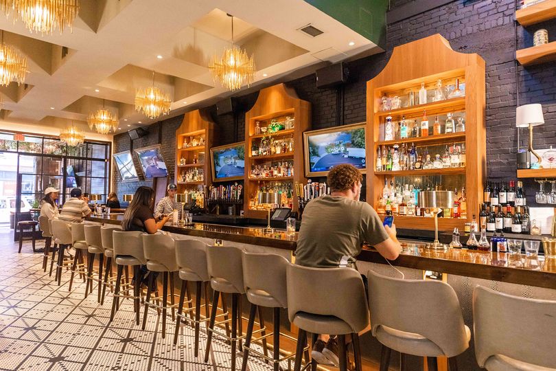 Ebb & Flow | restaurant | 2651 Commerce St #100, Dallas, TX 75226, USA | 9729132322 OR +1 972-913-2322