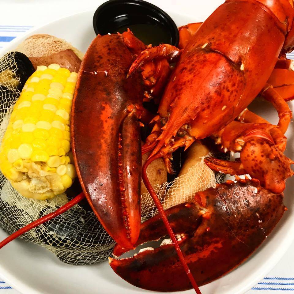 Johnnys Restaurant & Patio Bar | restaurant | 240 Aquidneck Ave, Middletown, RI 02842, USA | 4018472750 OR +1 401-847-2750