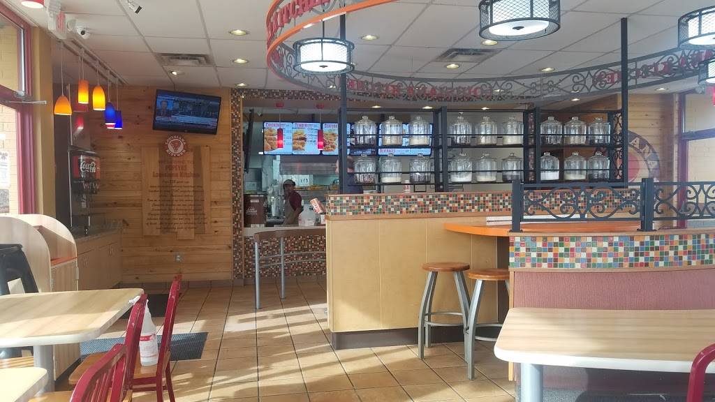 Popeyes Louisiana Kitchen | restaurant | 3748 S Carrier Pkwy, Grand Prairie, TX 75052, USA | 9722668818 OR +1 972-266-8818