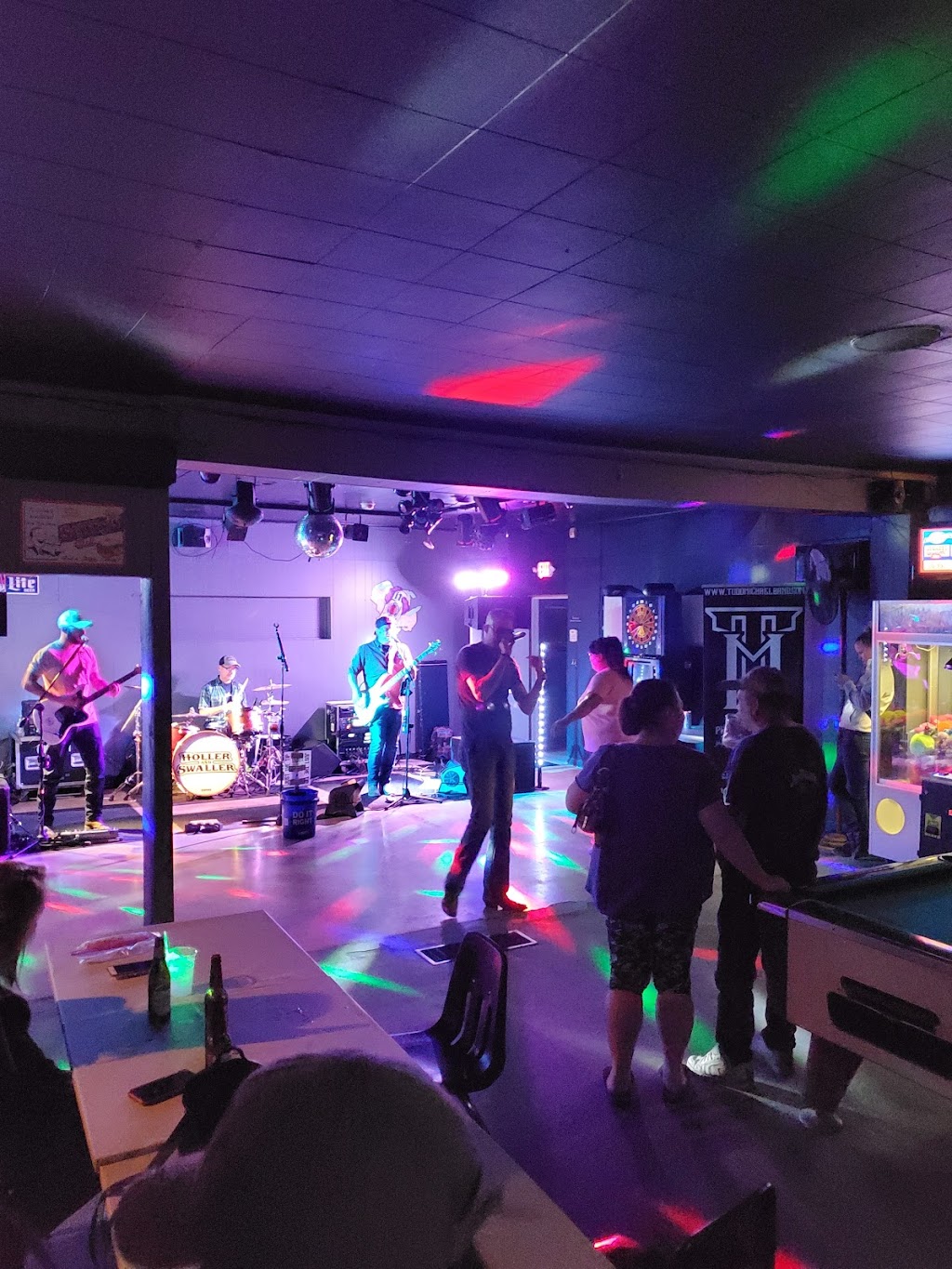 Wagon Wheel Pub | restaurant | 612 Pine St, Sebewaing, MI 48759, USA | 9897043096 OR +1 989-704-3096