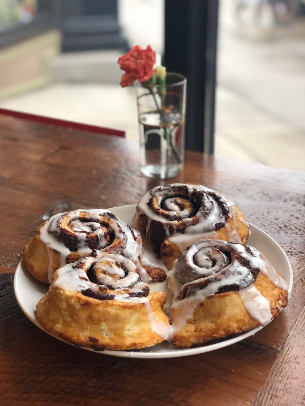 Perks At Horsefeathers | restaurant | 346 Connecticut St, Buffalo, NY 14213, USA | 7167250081 OR +1 716-725-0081