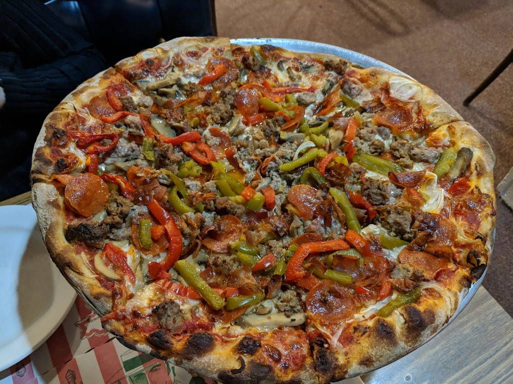 Vinnys Pizza Family Restaurant | restaurant | 30 Huntington Turnpike, Bridgeport, CT 06610, USA | 2033666616 OR +1 203-366-6616