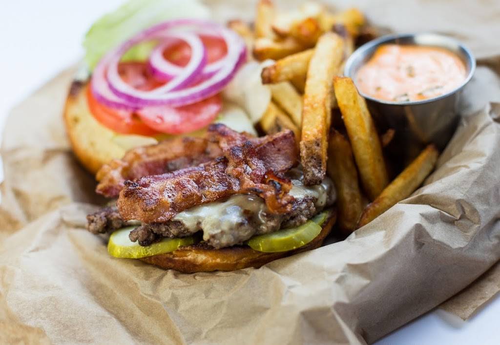 Empire Burger | restaurant | La Cima Mall, 500 S Main St, Breckenridge, CO 80424, USA | 9704532329 OR +1 970-453-2329