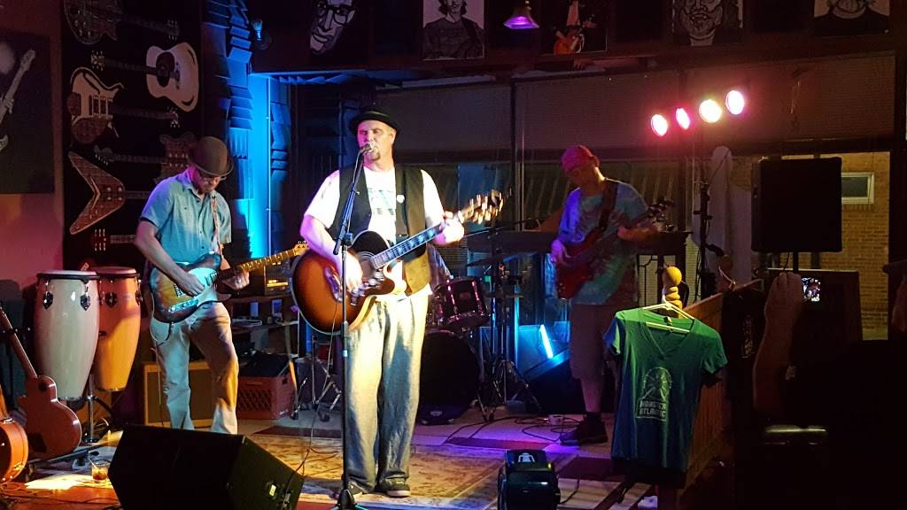 Clam Diggers Seafood | restaurant | 109 S Bridge St, Bedford, VA 24523, USA | 5405876727 OR +1 540-587-6727