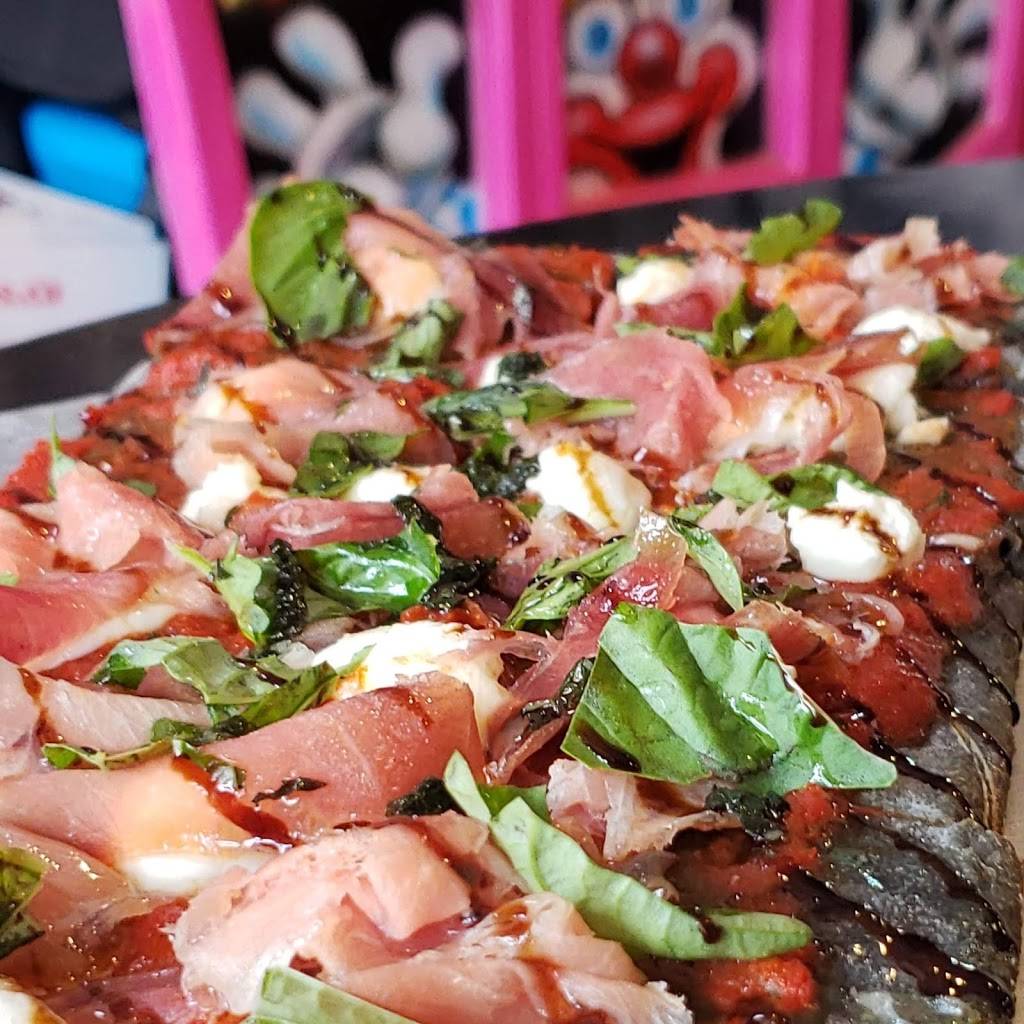 Juice and Roccos Pizzeria | restaurant | 52 Main St N, Brampton, ON L6V 1N6, Canada | 9054971999 OR +1 905-497-1999