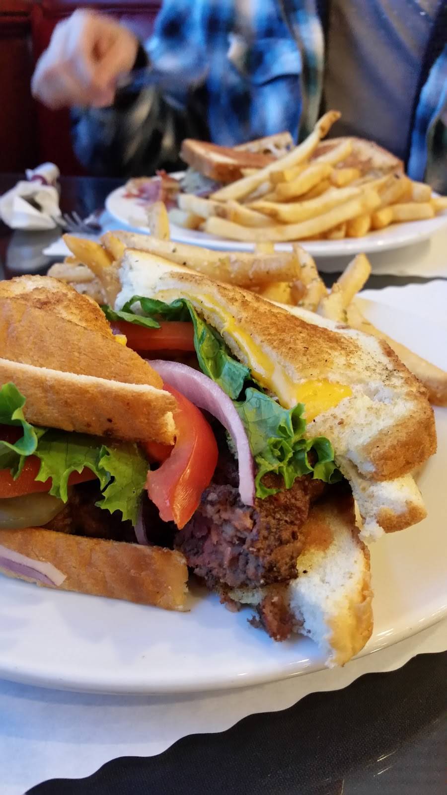 The Lamplighter | restaurant | 201 Virginia Ave, Clarksville, VA 23927, USA | 4343740230 OR +1 434-374-0230