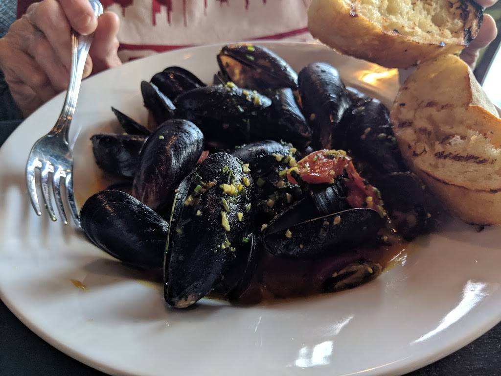 Mahoneys on main | restaurant | 59 Main St, Buzzards Bay, MA 02532, USA | 7743551928 OR +1 774-355-1928