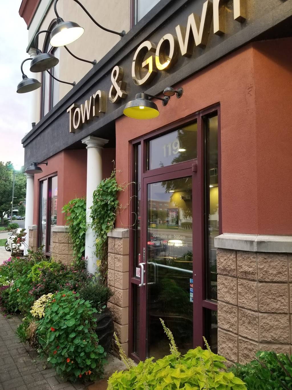 Town & Gown Bistro | restaurant | 119 N River Rd, West Lafayette, IN 47906, USA | 7652503425 OR +1 765-250-3425