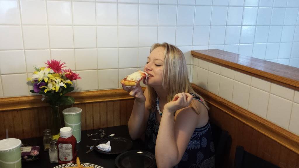 Johnnys Pizza | restaurant | 609 4th St, Ellwood City, PA 16117, USA | 7247527754 OR +1 724-752-7754