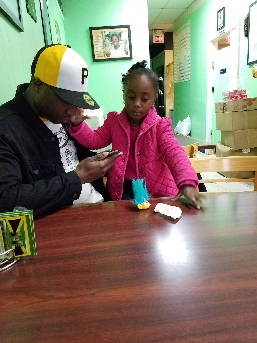 J&F Caribbean Delight | restaurant | 1686 N Atwood Dr, Macon, GA 31204, USA | 4784761108 OR +1 478-476-1108