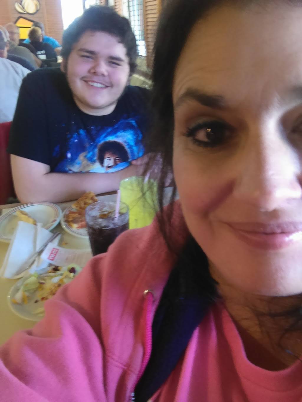 Pizza Hut | meal takeaway | 735 W Broadway, Centralia, IL 62801, USA | 6185322782 OR +1 618-532-2782