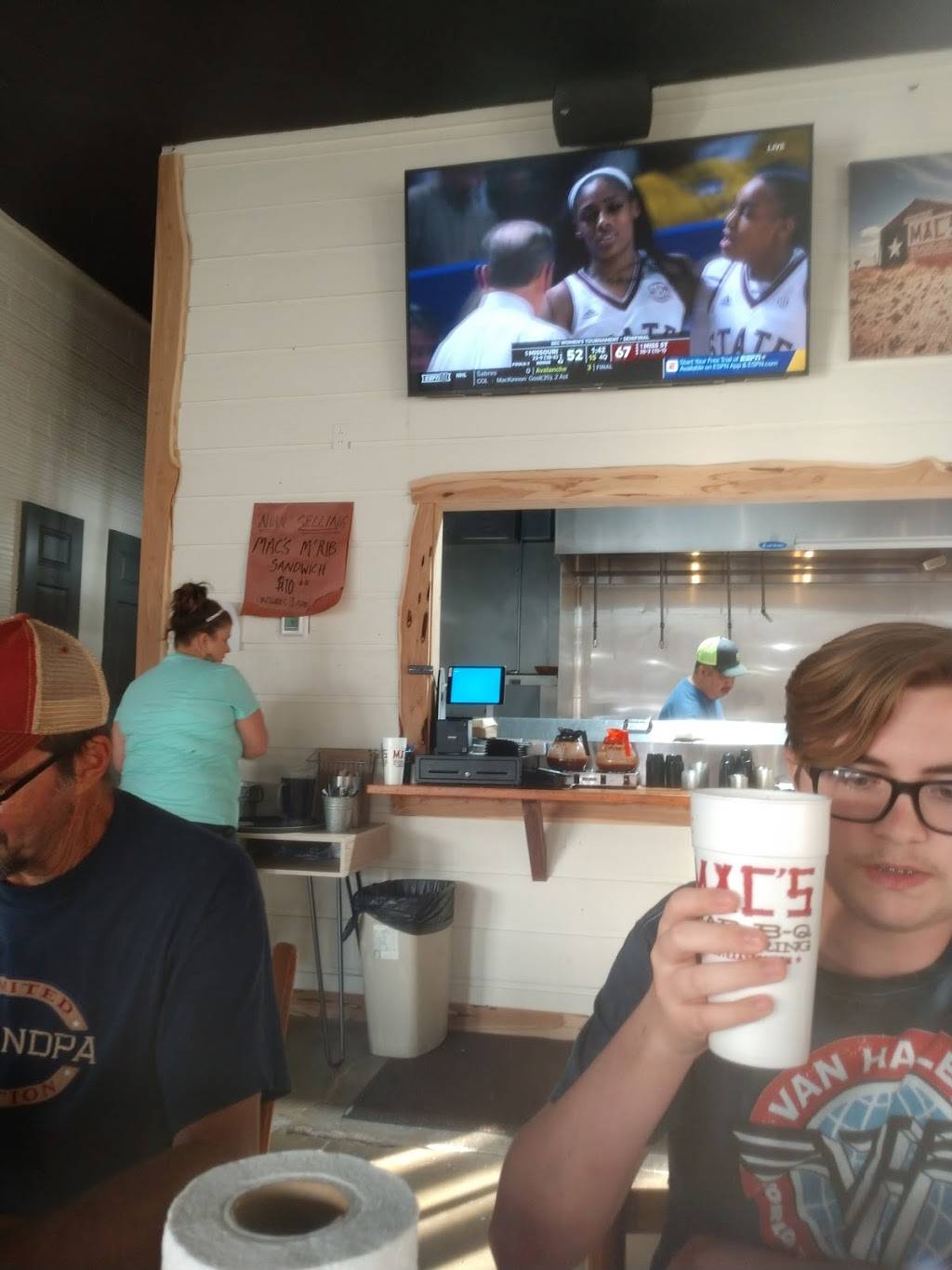 Macs BBQ & Catering | restaurant | 204 E Main St, Fredericksburg, TX 78624, USA | 8303071005 OR +1 830-307-1005