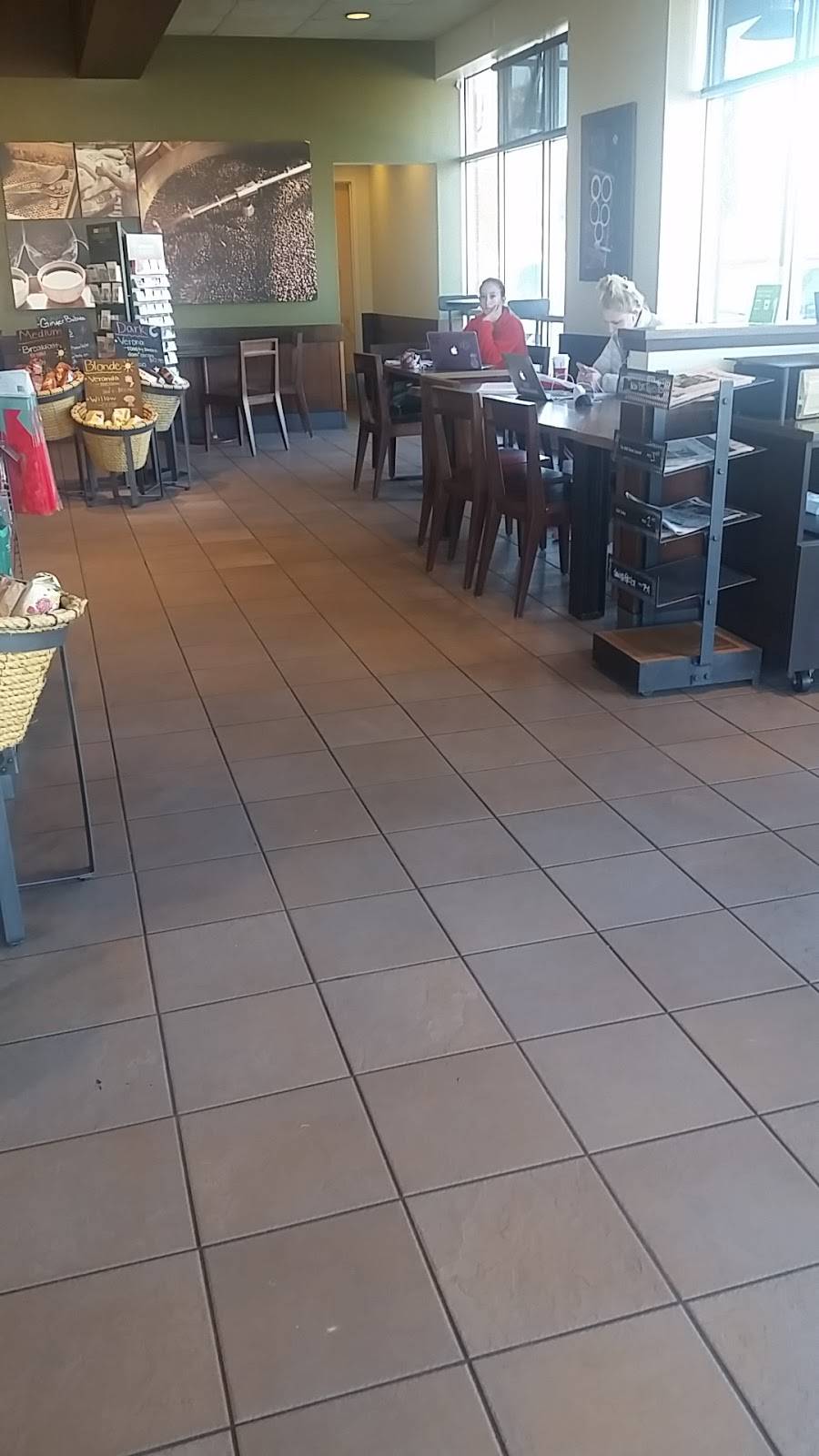 Starbucks | cafe | 100 E 10th St, Greenville, NC 27858, USA | 2526956435 OR +1 252-695-6435